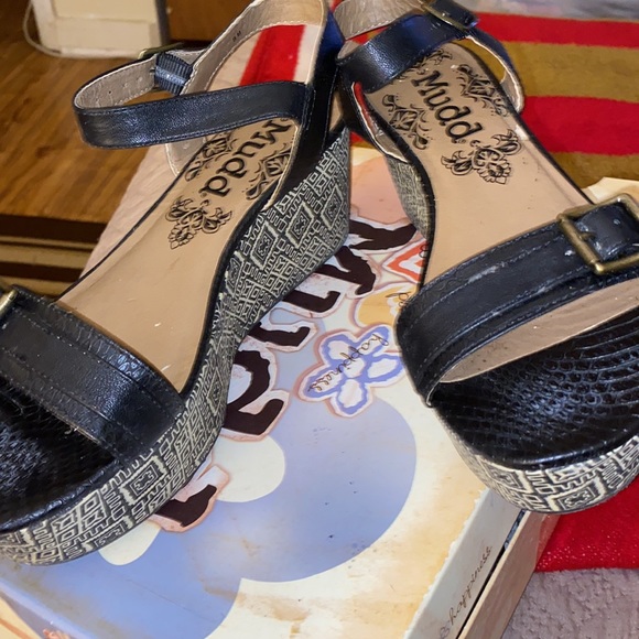 Mudd Brand Sandals Size 8 - Picture 3 of 9